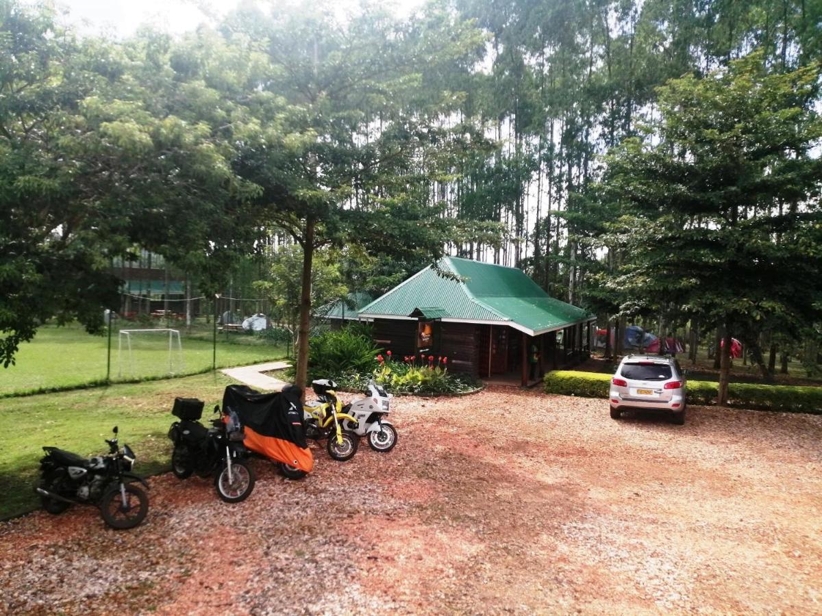 Murchison Backpackers Masindi Exteriör bild